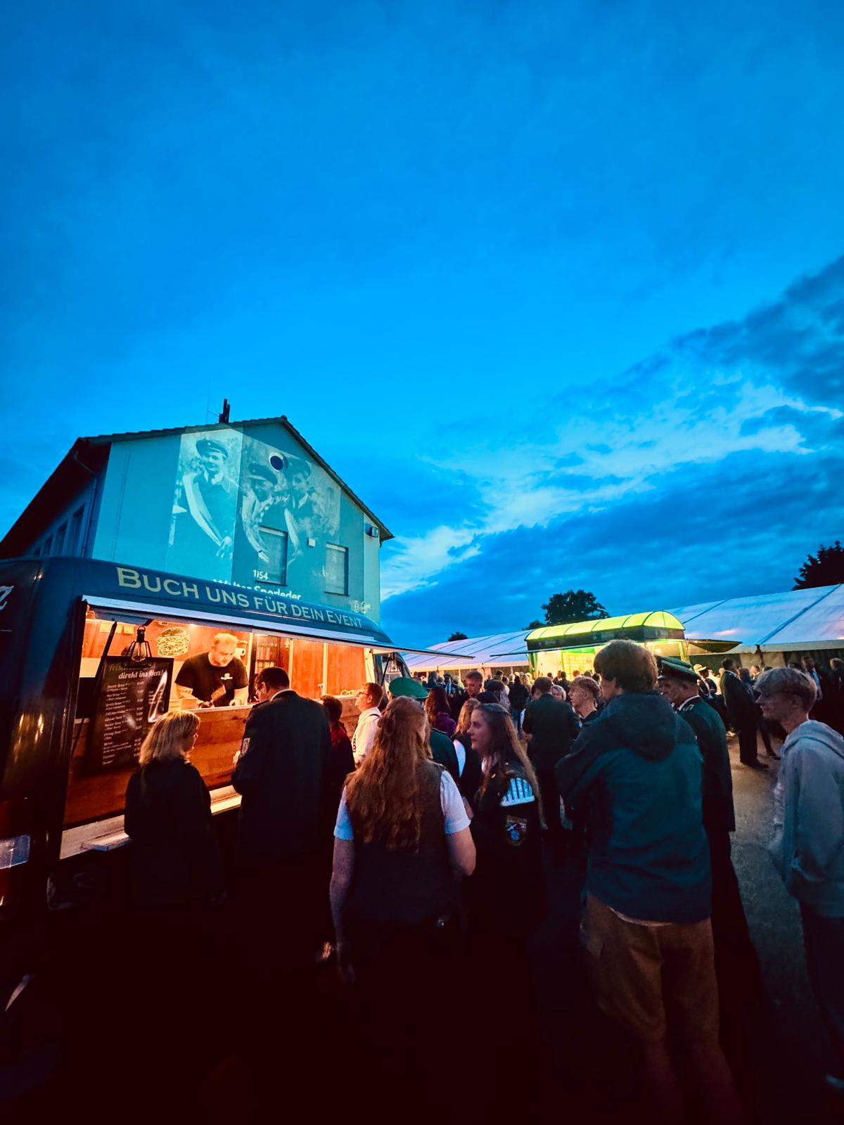 Warum ein Foodtruck jede Feier aufwertet
